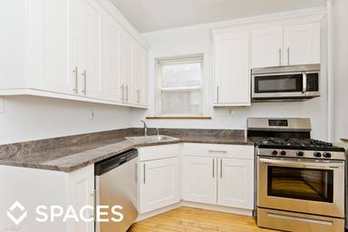 Main picture of 3936 N Marshfield Ave