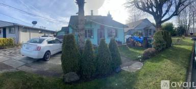 Main picture of 2515 E 8th St