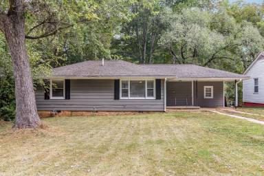 Main picture of 1940 Meadow Ln