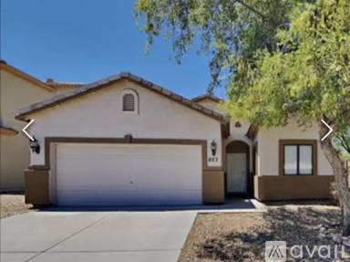 Main picture of 823 W Saint Anne Ave