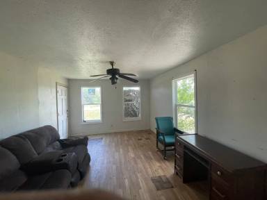 Main picture of 176 W Avenue D