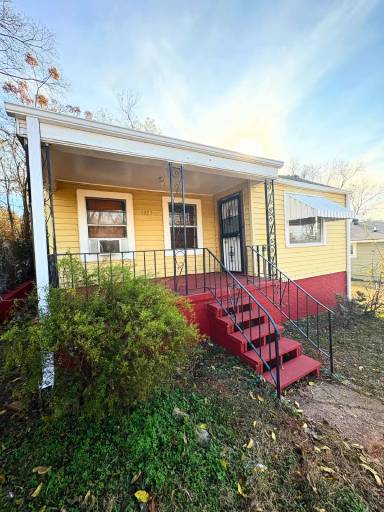 Main picture of 3929 Carver Ave SW