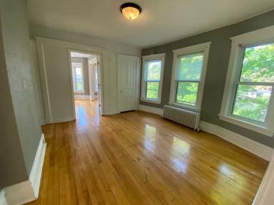 Main picture of 920 E 5th St