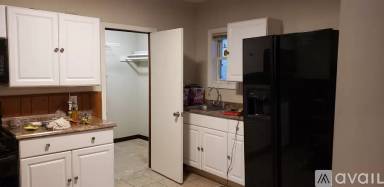 Main picture of 83 E Main St