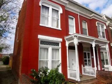 Main picture of 12 S Plum St