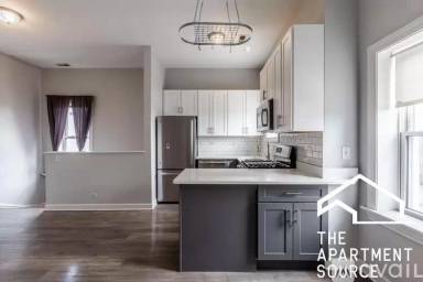 Main picture of 3216 W Augusta Blvd