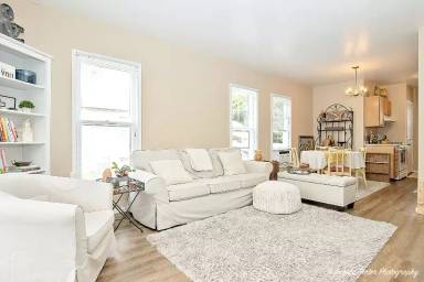 Main picture of 521 Burbank Ave