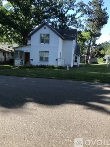 Main picture of 210 1/2 6th Ave SE