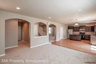 Main picture of 3018 Bald Eagle Ave NW