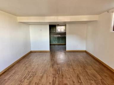 Main picture of 302 W 7th St