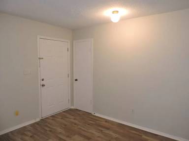 Main picture of 4810 Livingston Dr