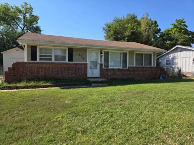 Main picture of 2215 W Crawford St