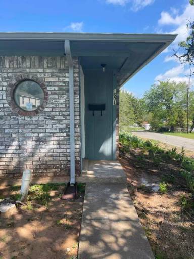 Main picture of 1601 W Elm St