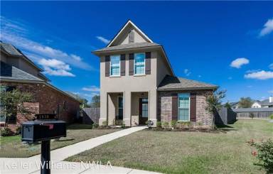 Main picture of 1004 N Crescent Cv