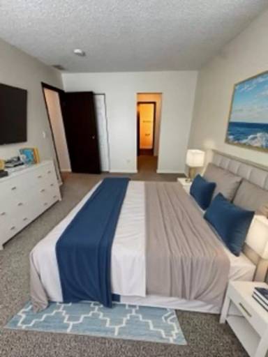 Main picture of 927 N Macomb St