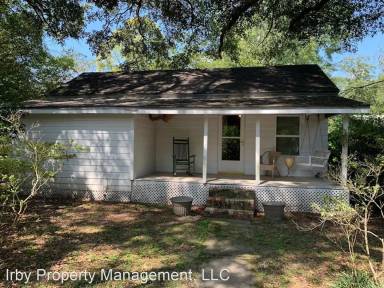 Main picture of 1451 Roderick Rd