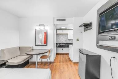 Main picture of 750 Raintree Dr