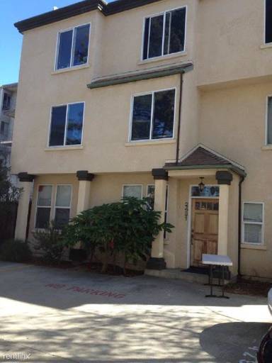 Main picture of 2415 Blake St