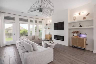 Main picture of 304 Glen Arbor Dr
