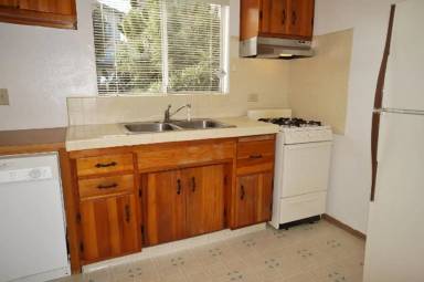 Main picture of 842 Laine St