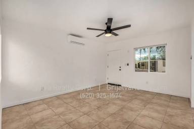 Main picture of 3001-3015 E La Madera Dr