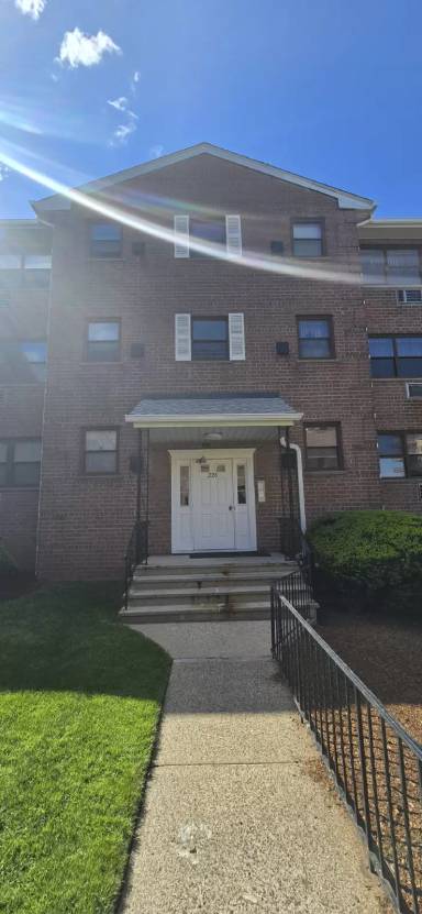 Main picture of 220 Prospect Ave