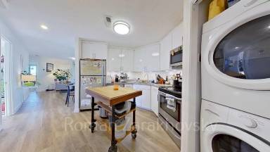Main picture of 25 Webster Ave