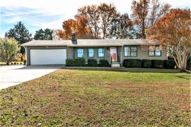 Main picture of 122 Thomas Dr