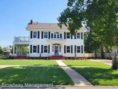 Main picture of 324 E 4th St