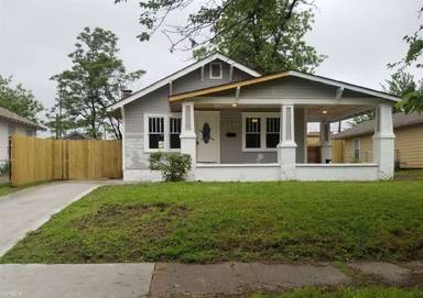 Main picture of 2239 E 7th St