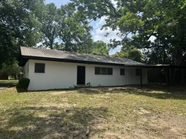 Main picture of 404 E Cobb Ave