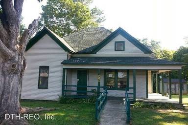 Main picture of 202 1st St
