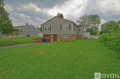 Main picture of 204 Hackett Blvd