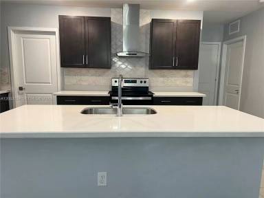 Main picture of 421 NE 6th Ct