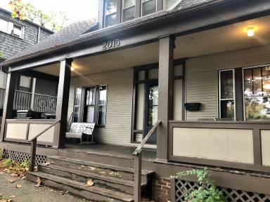 Main picture of 1993 Summit St