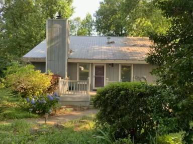 Main picture of 1085 Lynmoor Dr NE
