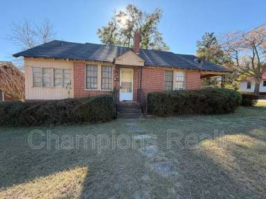 Main picture of 2802 Pecan St