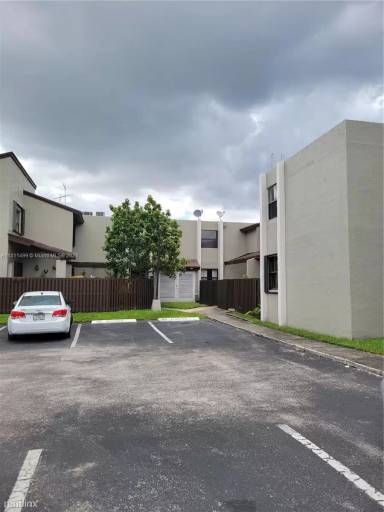 Main picture of 10000 NW 9th Street Cir