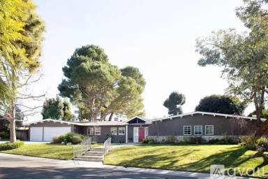 Main picture of 16 Crestwind Dr