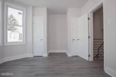 Main picture of 2725 W Oakdale St