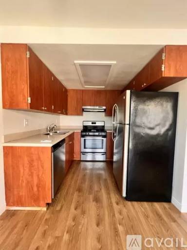 Main picture of 740 W 24th St
