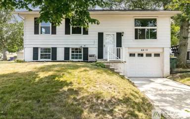 Main picture of 6812 Inwood Ln NE