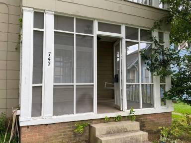 Main picture of 745 Stephenson St