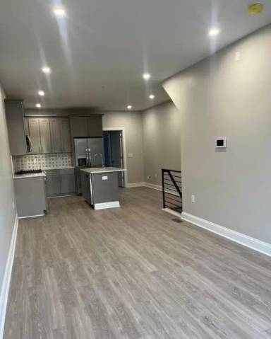 Main picture of 2220 N Franklin St