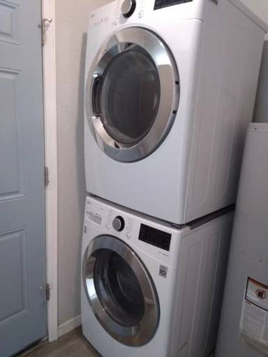 Main picture of 1004 1/2 Elm St