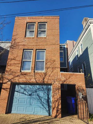 Main picture of 721 Yarmouth St