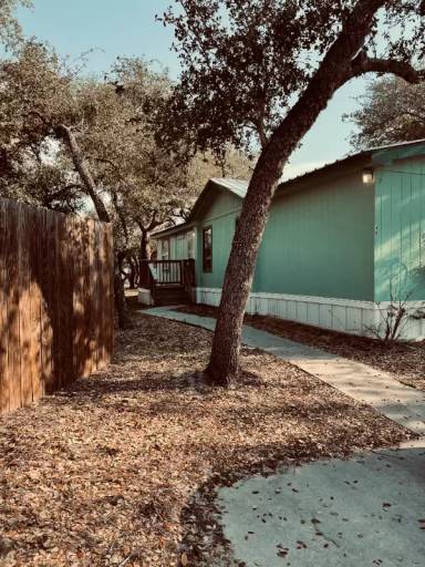 Main picture of 1800 N Live Oak St