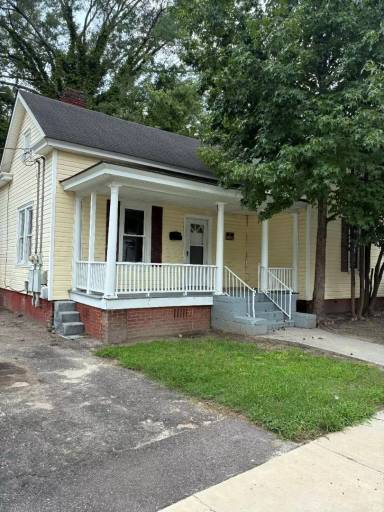 Main picture of 401 Kenan St W