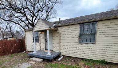 Main picture of 340 N Bebe St