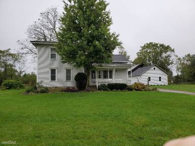 Main picture of 925 Flat River Dr SE